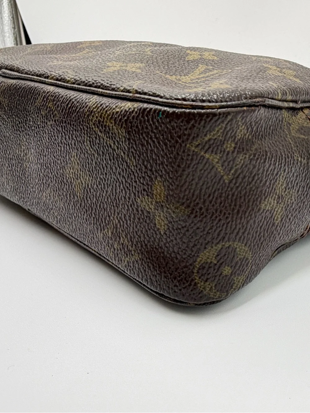 Louis Vuitton Monogram Trousse 23 Toiletry Pouch W/Dust Bag Very Good Condition - Picture 6 of 15